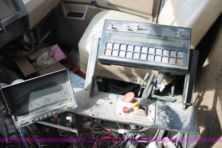 image for item J1411 1992 International 2554 fertilizer spreader truck