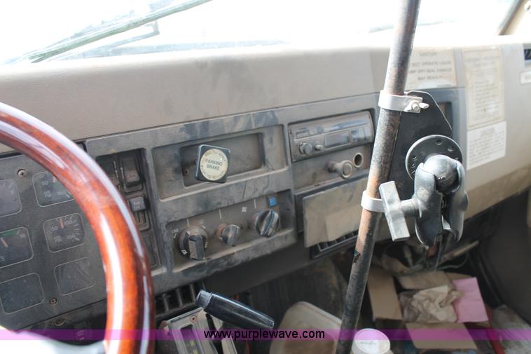 image for item J1411 1992 International 2554 fertilizer spreader truck