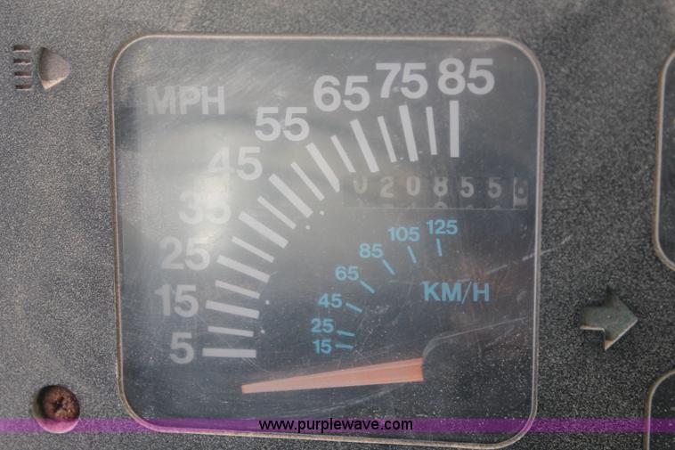 image for item J1411 1992 International 2554 fertilizer spreader truck