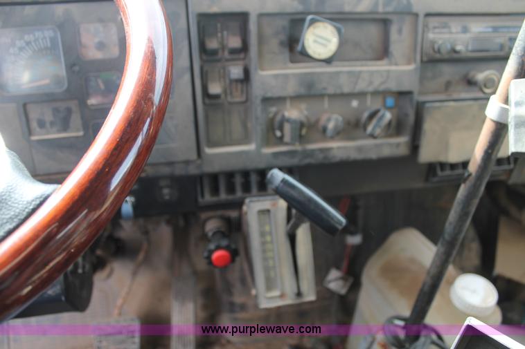 image for item J1411 1992 International 2554 fertilizer spreader truck