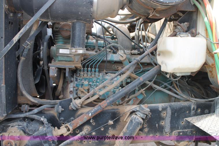 image for item J1411 1992 International 2554 fertilizer spreader truck