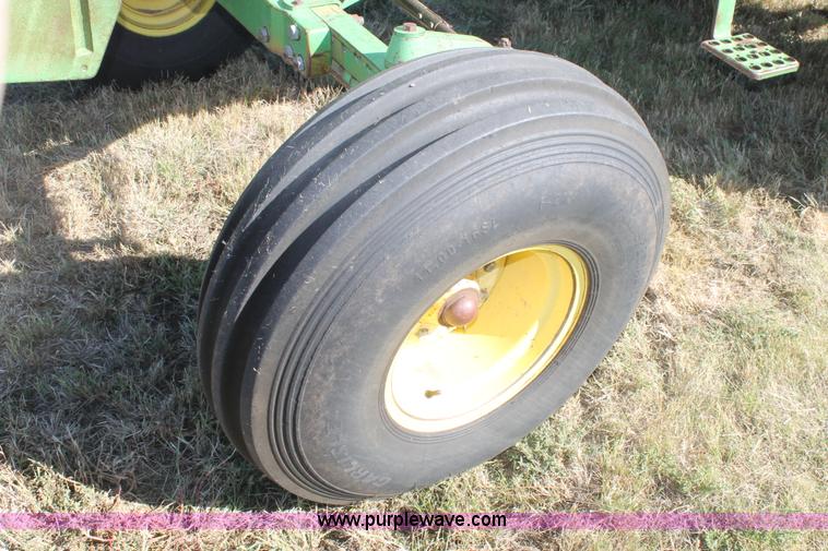 image for item J1414 1988 John Deere 4450 tractor