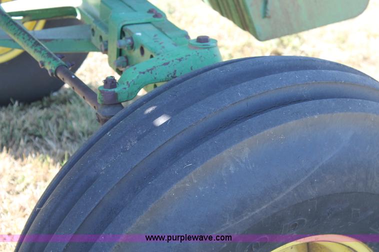 image for item J1414 1988 John Deere 4450 tractor