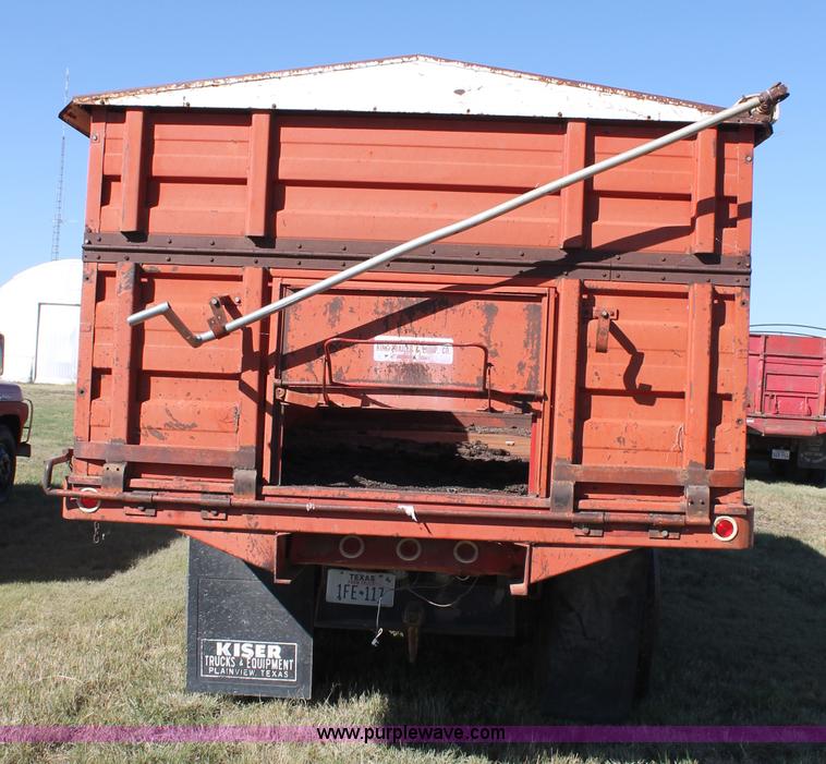 image for item J1418 1977 GMC 6500 grain truck