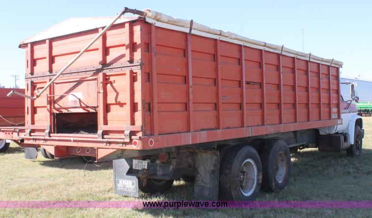 image for item J1418 1977 GMC 6500 grain truck