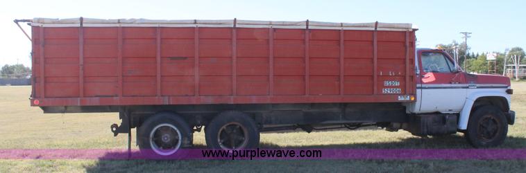 image for item J1418 1977 GMC 6500 grain truck