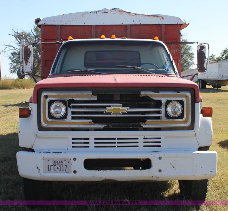 image for item J1418 1977 GMC 6500 grain truck
