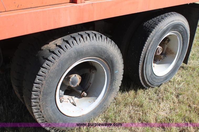 image for item J1418 1977 GMC 6500 grain truck