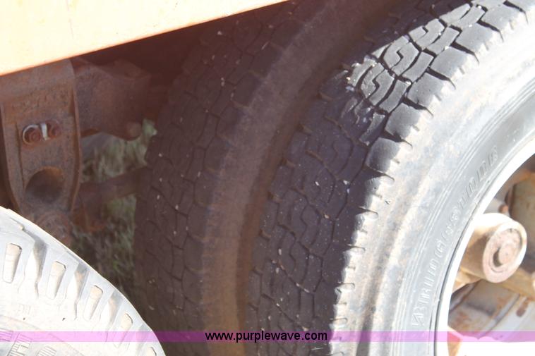 image for item J1418 1977 GMC 6500 grain truck