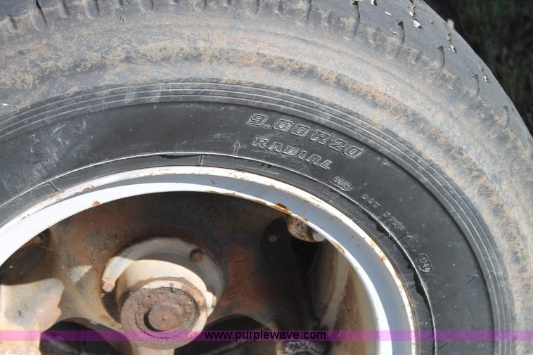 image for item J1418 1977 GMC 6500 grain truck