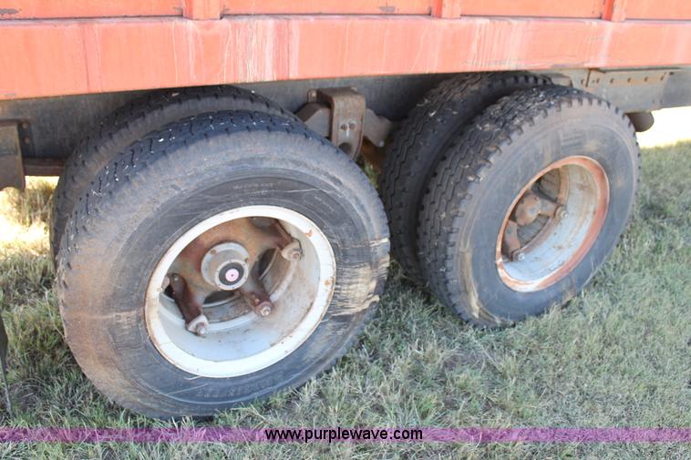 image for item J1418 1977 GMC 6500 grain truck