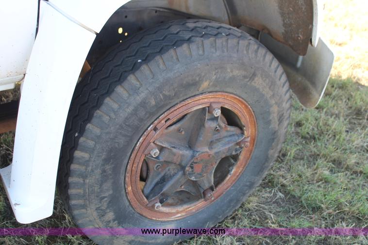 image for item J1418 1977 GMC 6500 grain truck