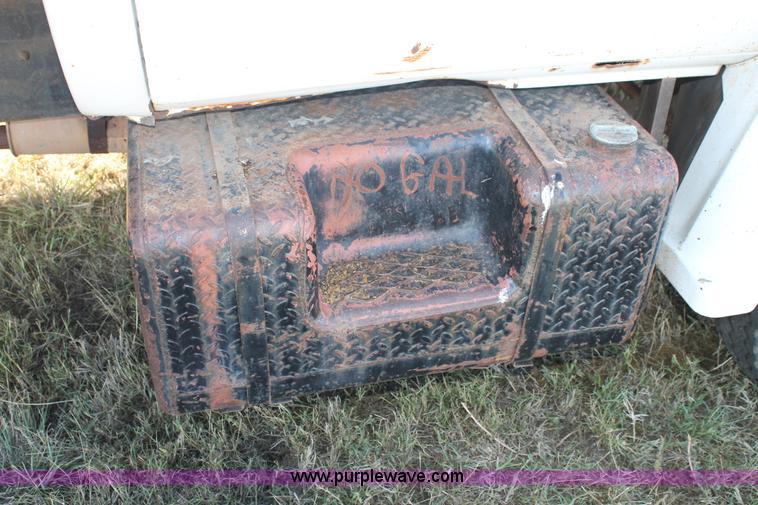 image for item J1418 1977 GMC 6500 grain truck