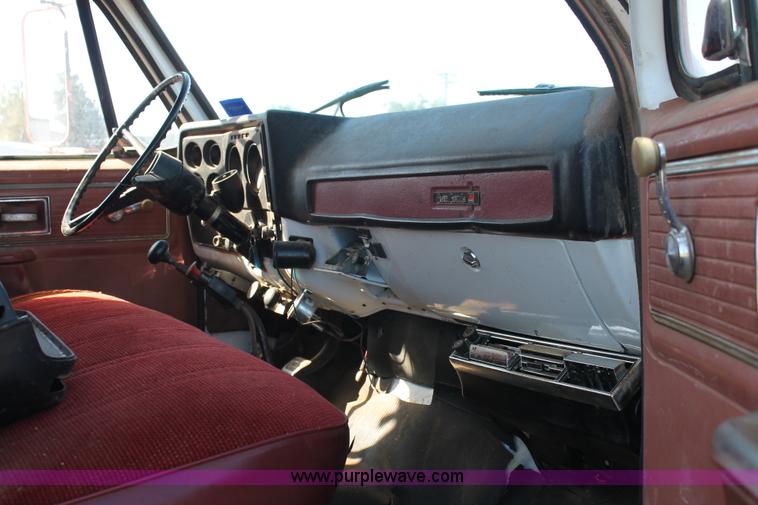 image for item J1418 1977 GMC 6500 grain truck