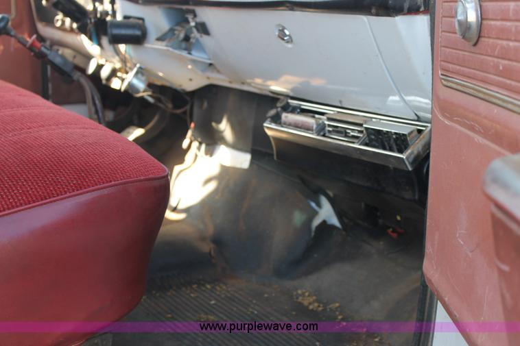 image for item J1418 1977 GMC 6500 grain truck