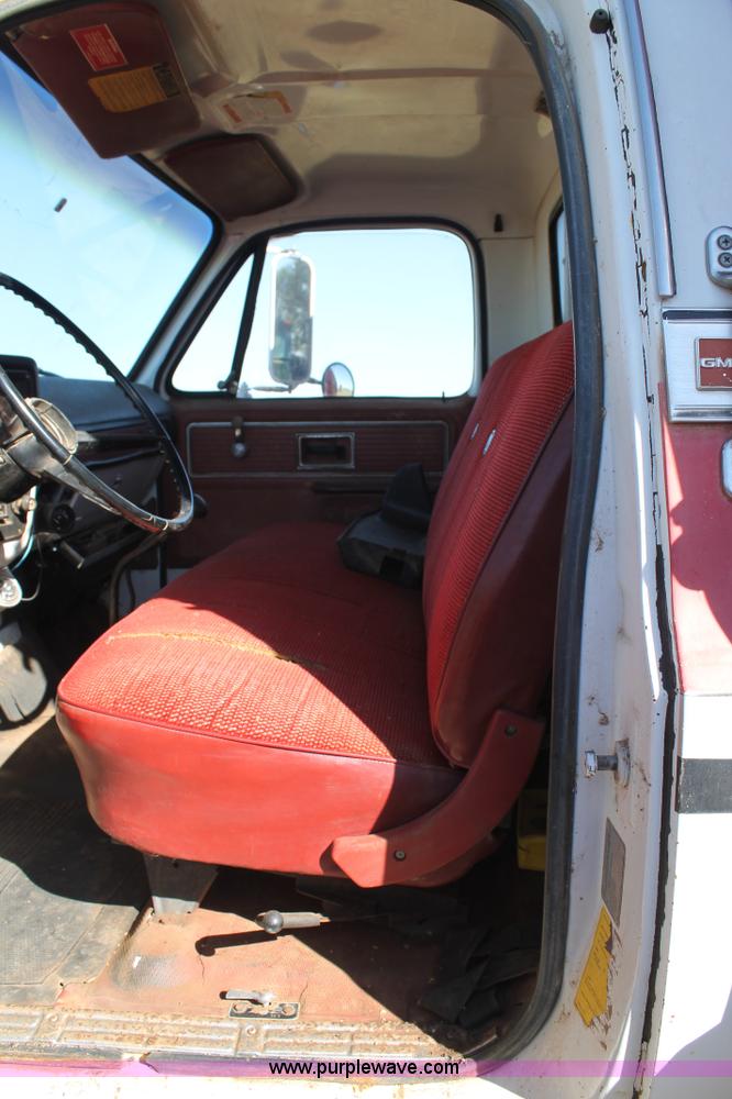 image for item J1418 1977 GMC 6500 grain truck