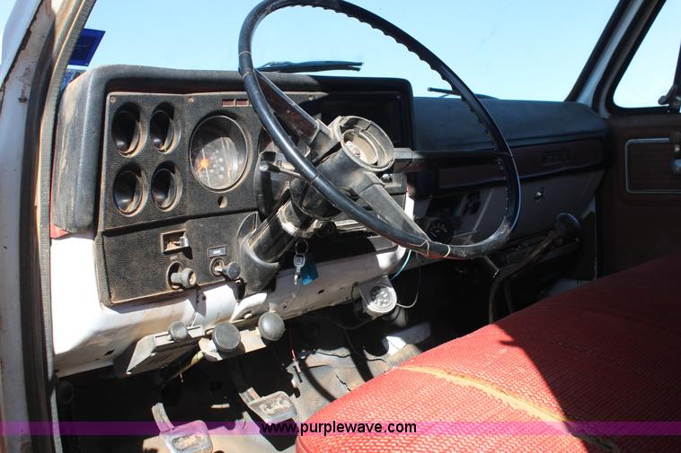 image for item J1418 1977 GMC 6500 grain truck