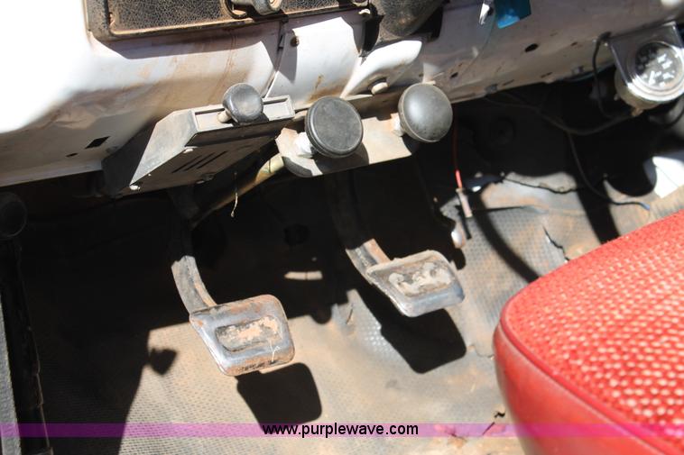 image for item J1418 1977 GMC 6500 grain truck