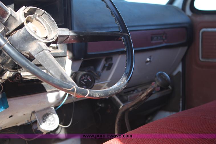 image for item J1418 1977 GMC 6500 grain truck