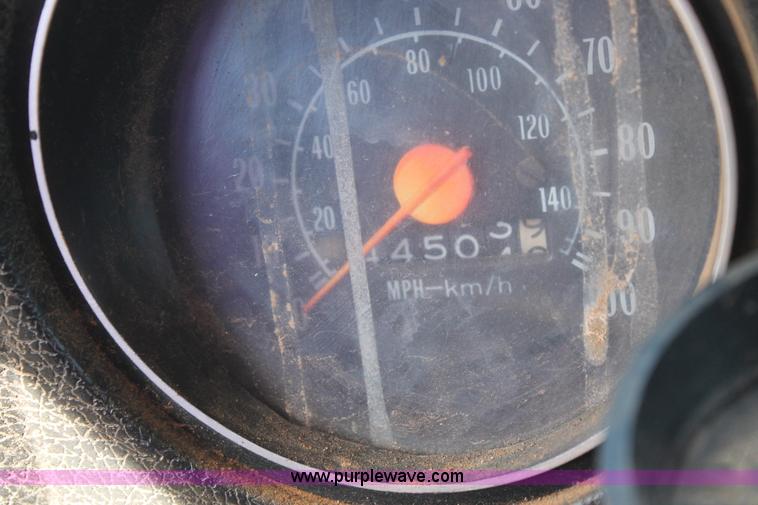 image for item J1418 1977 GMC 6500 grain truck