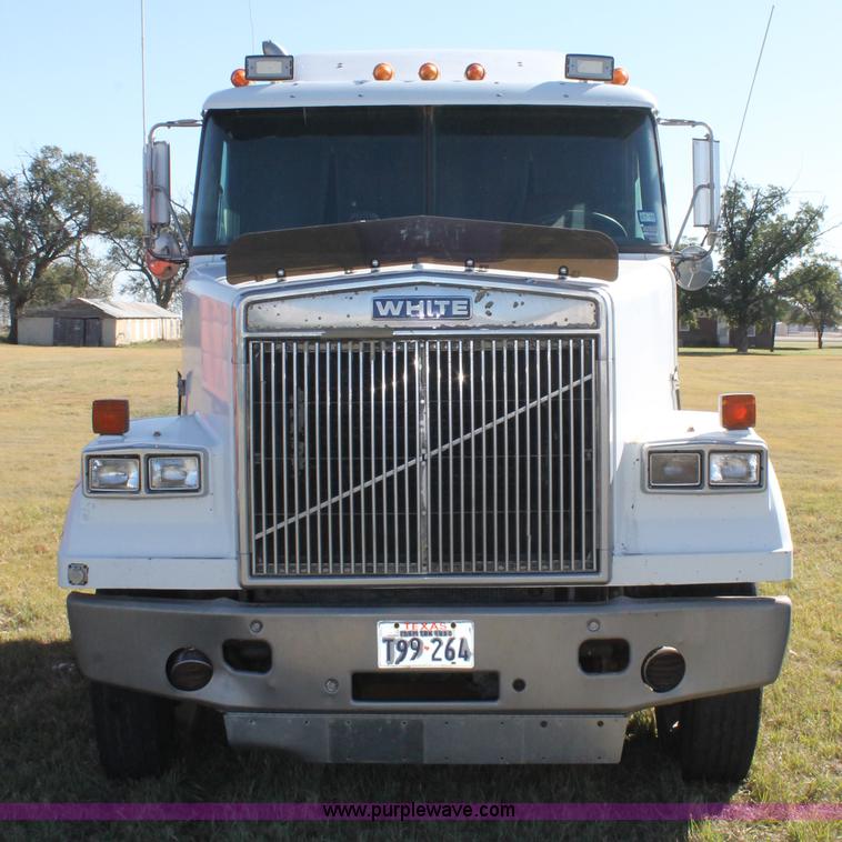 image for item J1420 1987 White semi truck