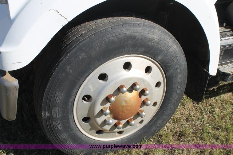 image for item J1420 1987 White semi truck