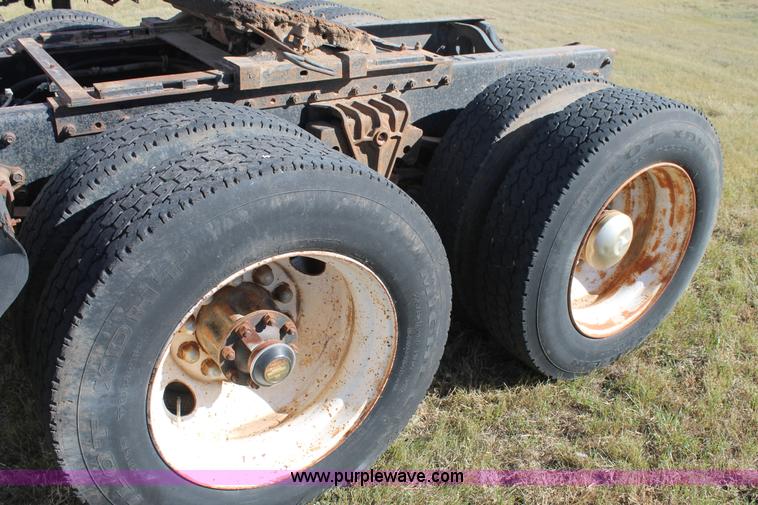 image for item J1420 1987 White semi truck