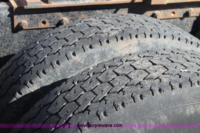 image for item J1420 1987 White semi truck