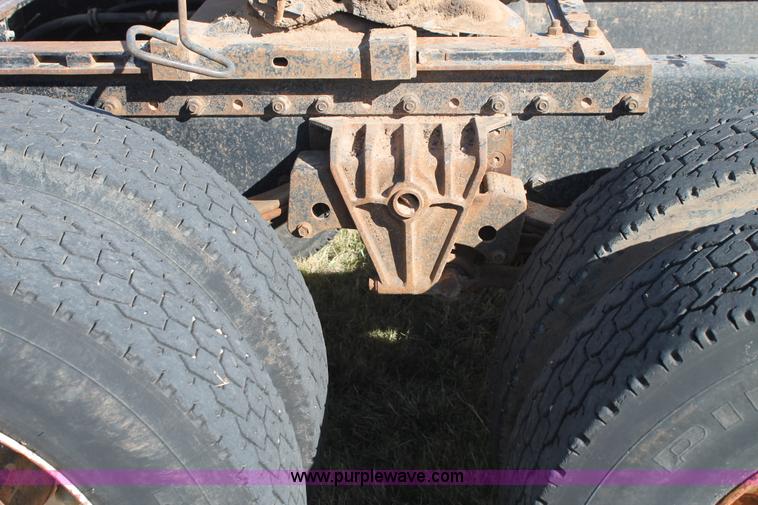 image for item J1420 1987 White semi truck