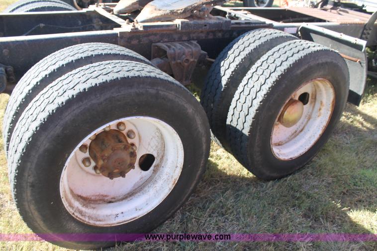 image for item J1420 1987 White semi truck