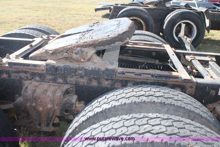 image for item J1420 1987 White semi truck