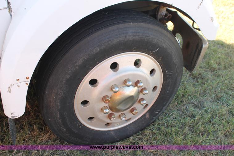 image for item J1420 1987 White semi truck