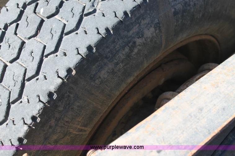 image for item J1420 1987 White semi truck