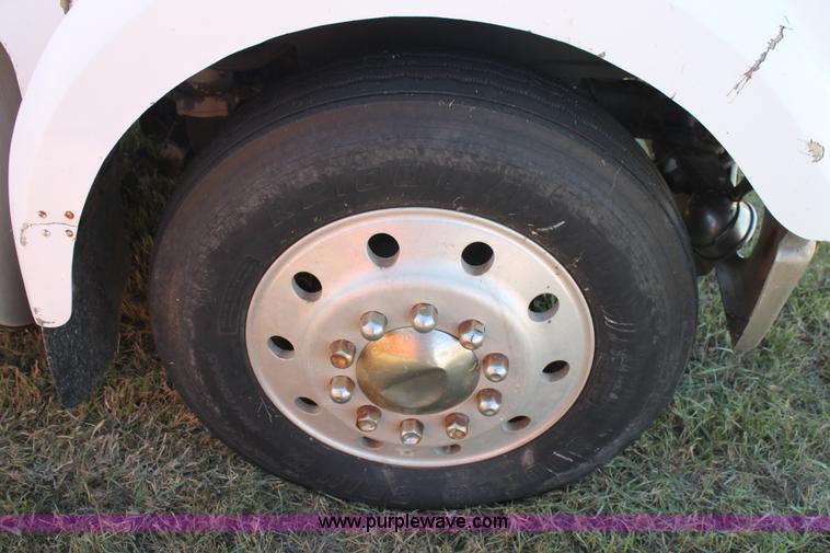 image for item J1420 1987 White semi truck