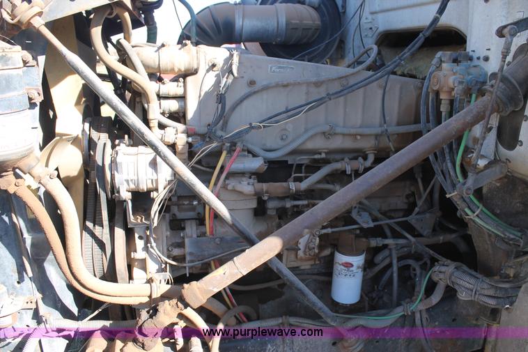 image for item J1420 1987 White semi truck