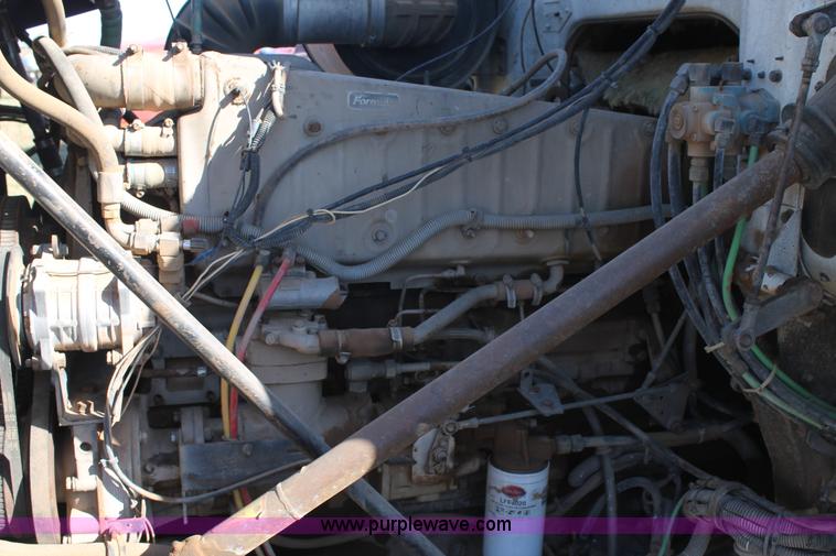 image for item J1420 1987 White semi truck