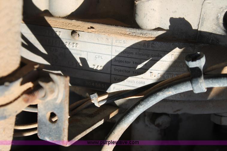 image for item J1420 1987 White semi truck