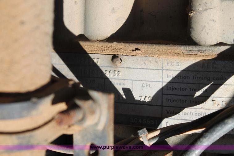 image for item J1420 1987 White semi truck