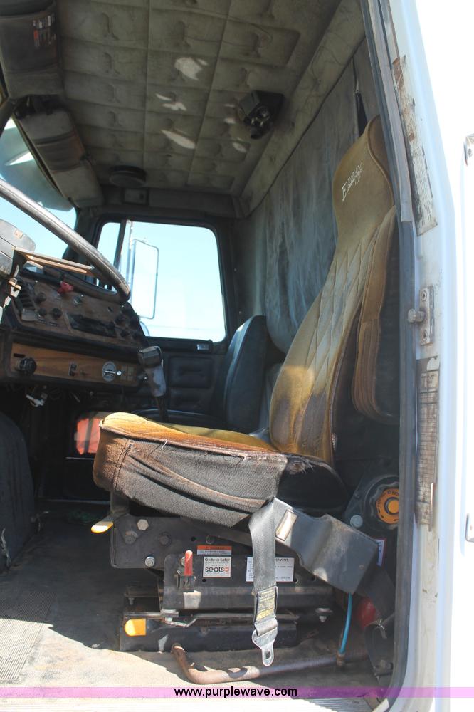 image for item J1420 1987 White semi truck