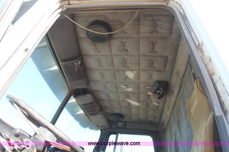 image for item J1420 1987 White semi truck