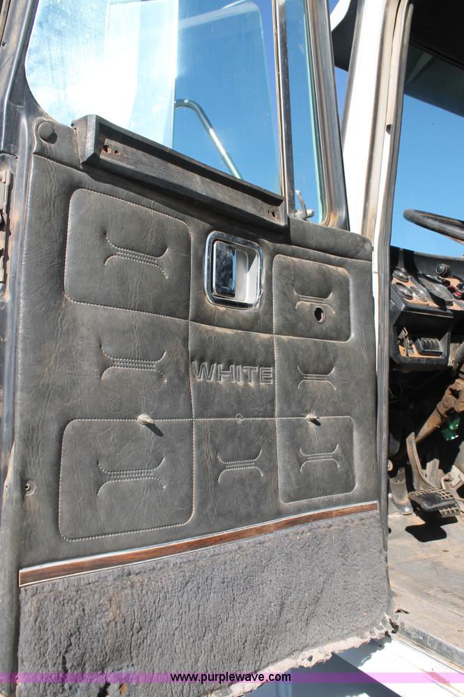 image for item J1420 1987 White semi truck