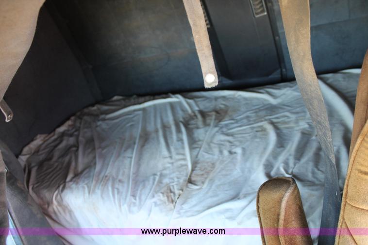 image for item J1420 1987 White semi truck