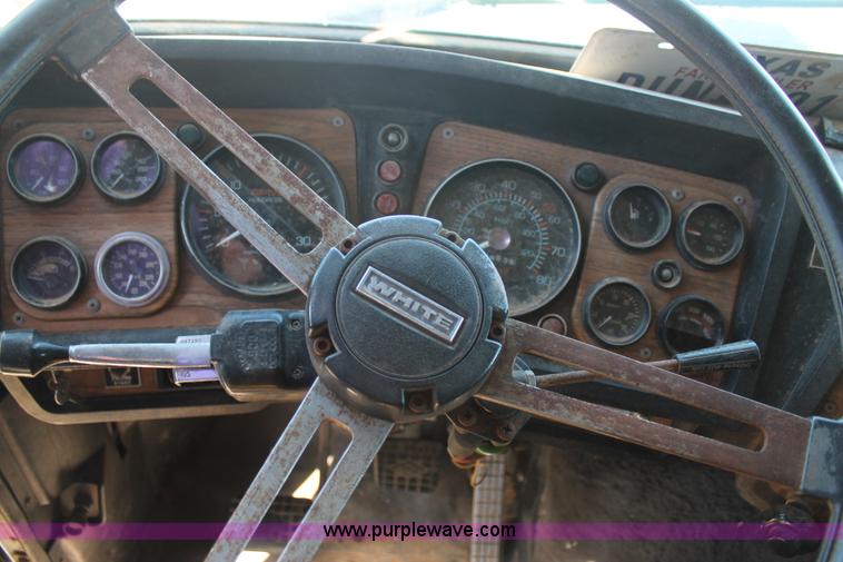 image for item J1420 1987 White semi truck