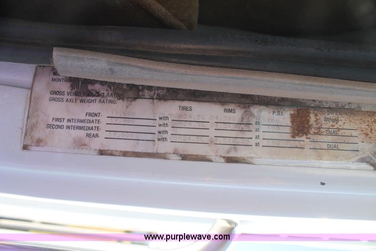 image for item J1420 1987 White semi truck