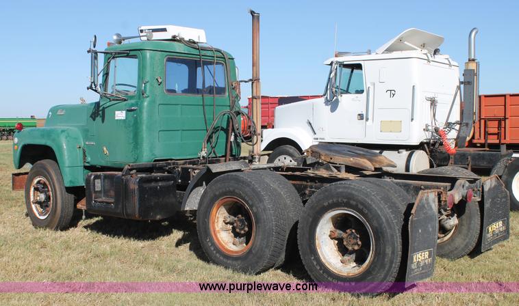 image for item J1421 1972 Mack R685 semi truck