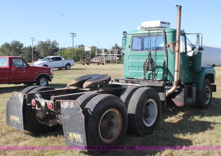 image for item J1421 1972 Mack R685 semi truck