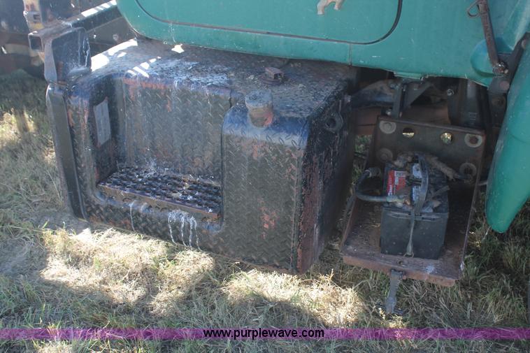 image for item J1421 1972 Mack R685 semi truck