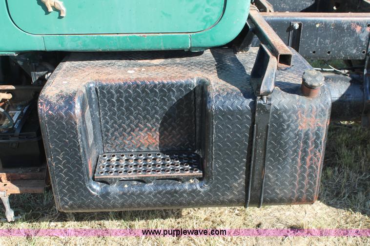 image for item J1421 1972 Mack R685 semi truck