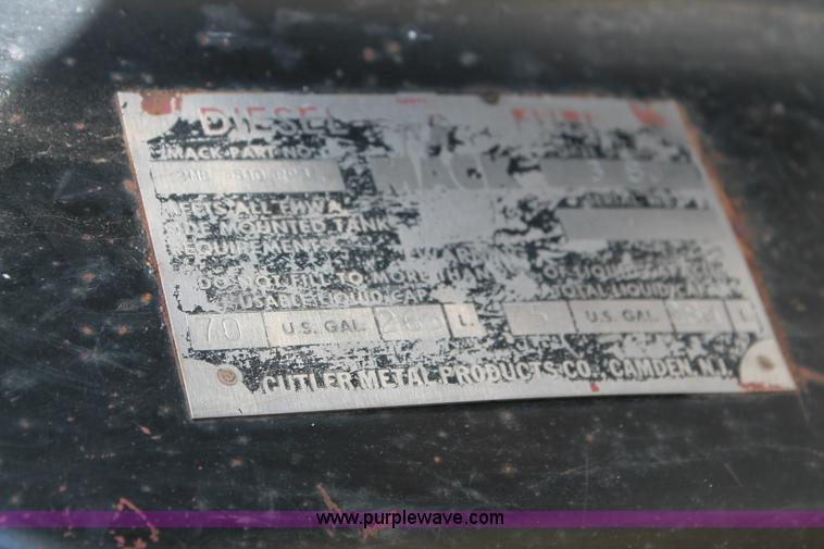 image for item J1421 1972 Mack R685 semi truck