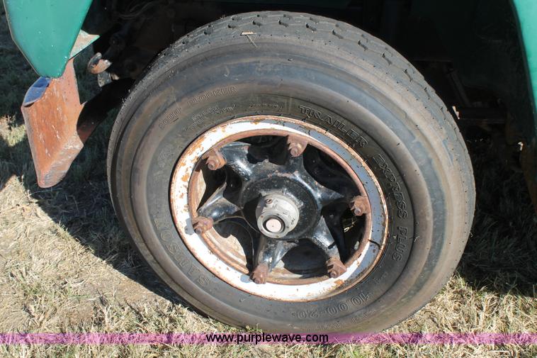 image for item J1421 1972 Mack R685 semi truck